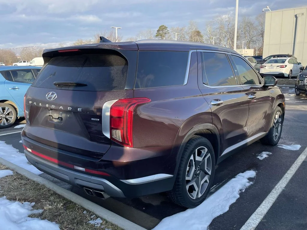 Used 2023 Sierra Burgundy Hyundai Limited image 4