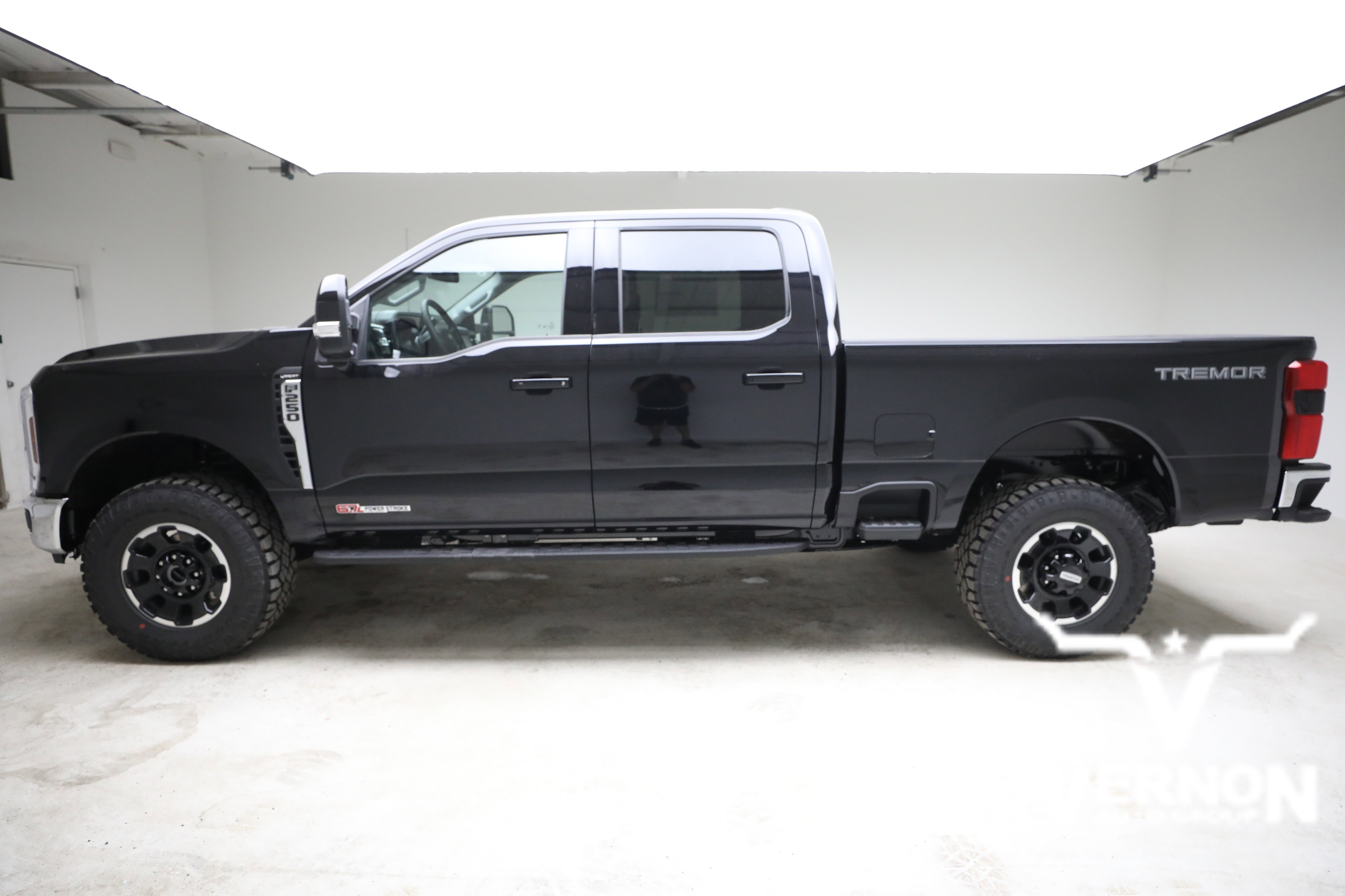 New 2026 Agate Black Metallic Ford  image 2