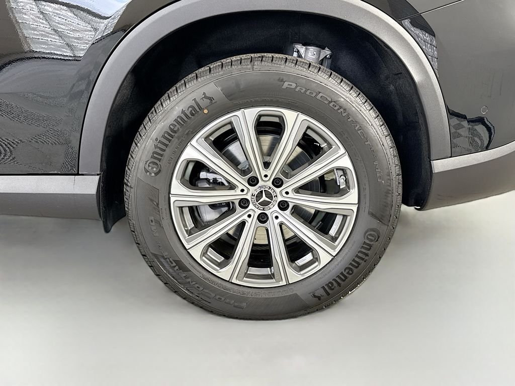 Used 2026 Black Mercedes-Benz GLC 300 image 32