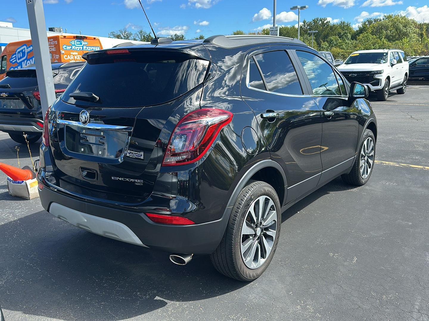 Used 2022  Buick  image 2