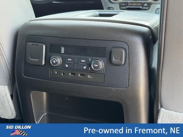 Used 2018 IRIDESCENT PEARL TRICOAT Chevrolet LT image 20