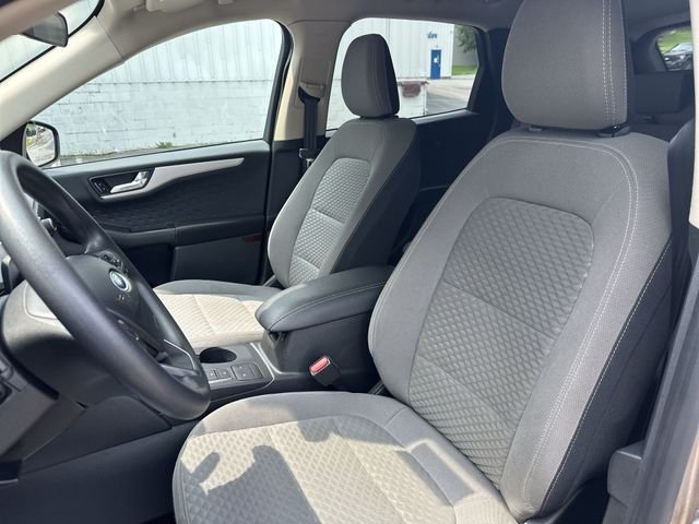 Used 2020 Gold Ford SE image 15