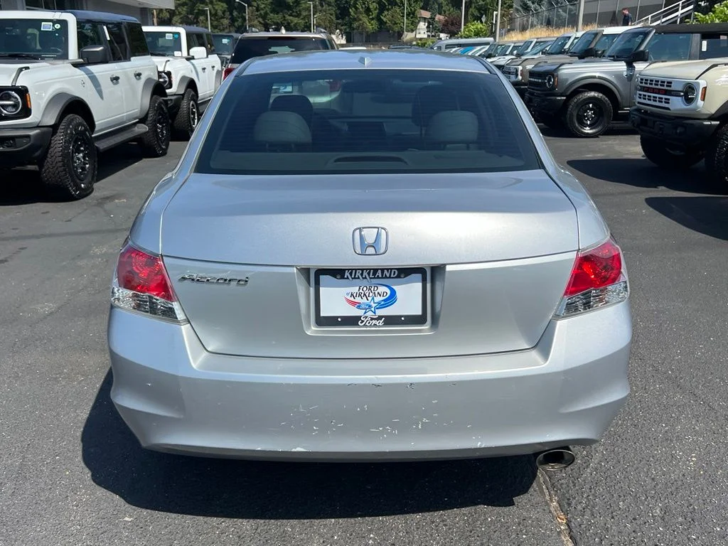 Used 2009 Alabaster Silver Metallic Honda EX-L image 8