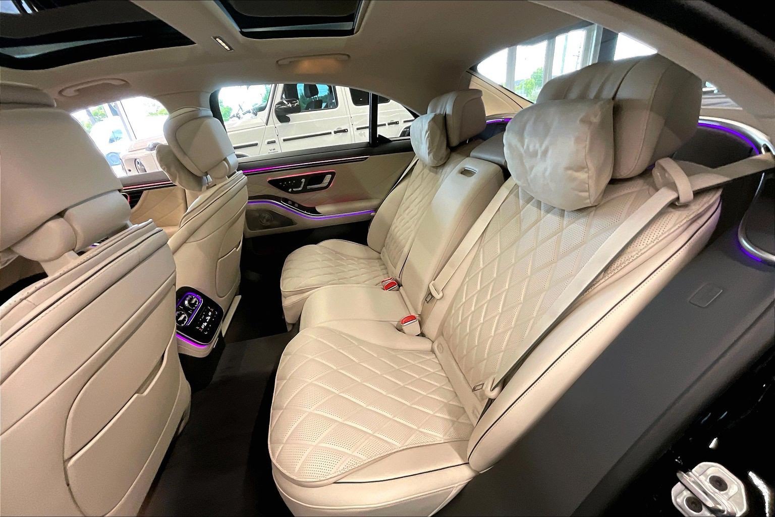 New 2027 MANUFAKTUR Black Sparkling Mercedes-Benz S 580 image 21