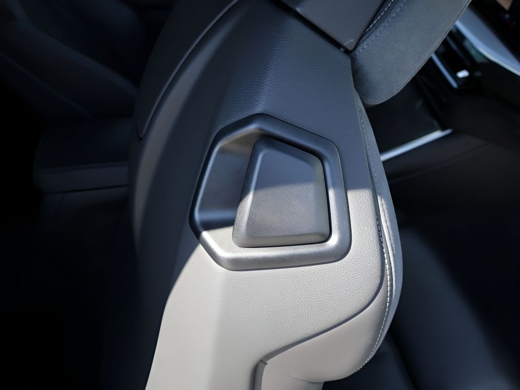 Used 2026 Brooklyn Gray Metallic BMW Competition image 15