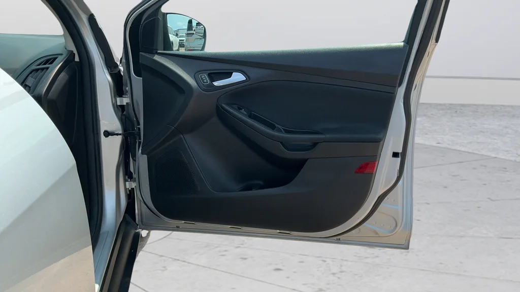 Used 2018 Silver Ford SE image 22