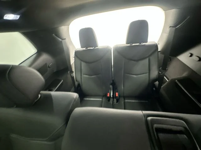 Used 2024  Cadillac Premium Luxury image 22
