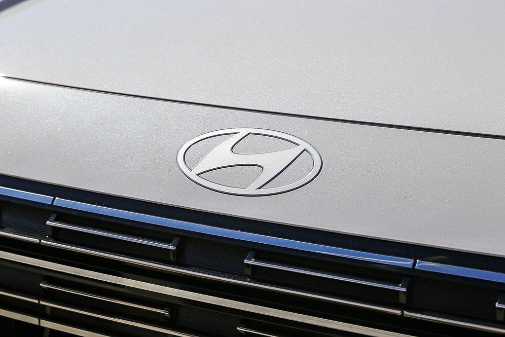 New 2026 White Hyundai Limited AWD image 5