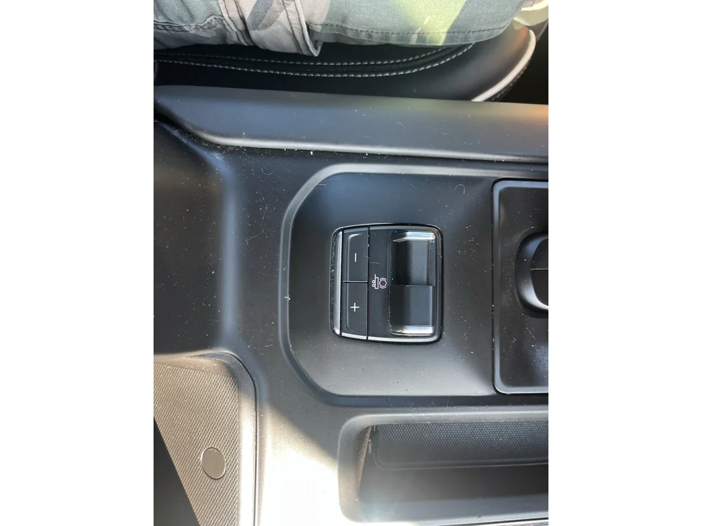 Used 2023 Summit White GMC AT4X image 33