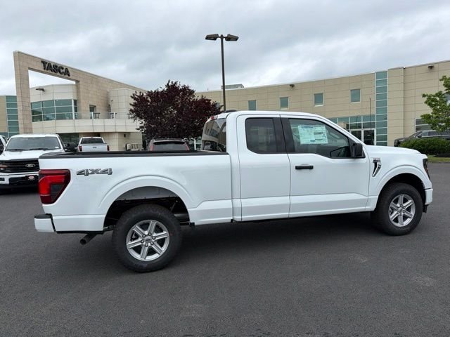 New 2026 Oxford White Ford XLT image 2
