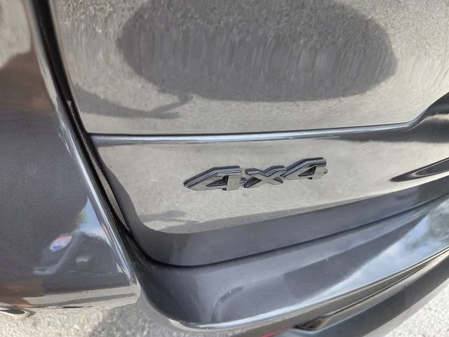 Used 2024 Gray Jeep Altitude image 10