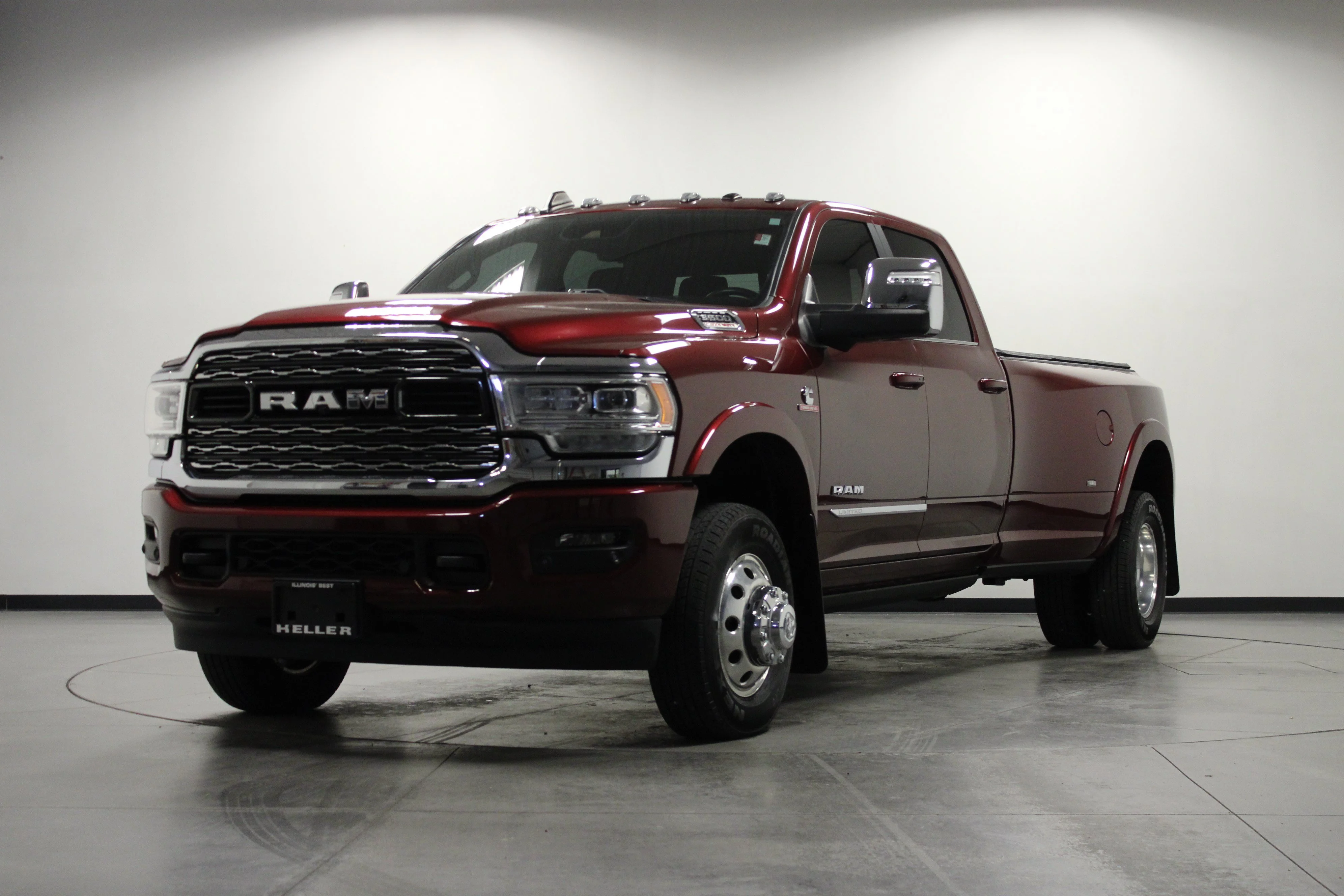 Used 2024 Delmonico Red Pearlcoat Ram Limited image 8