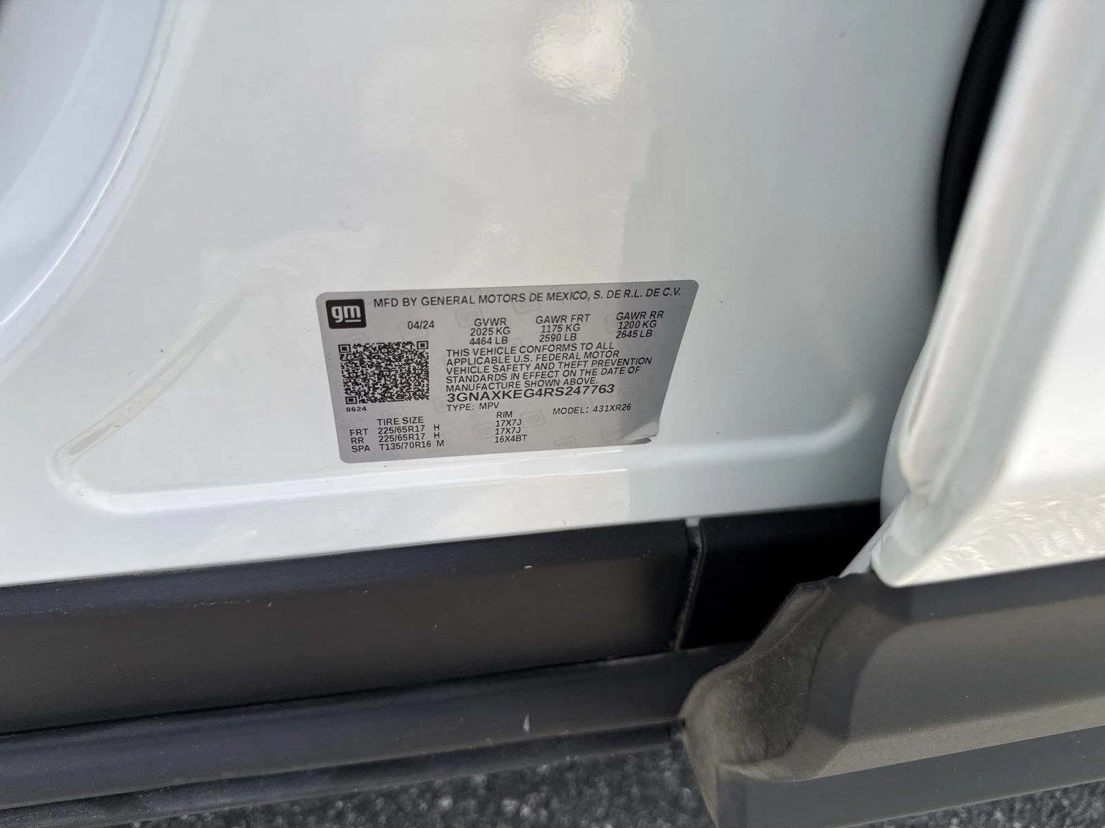 Used 2024 Summit White Chevrolet LT image 39