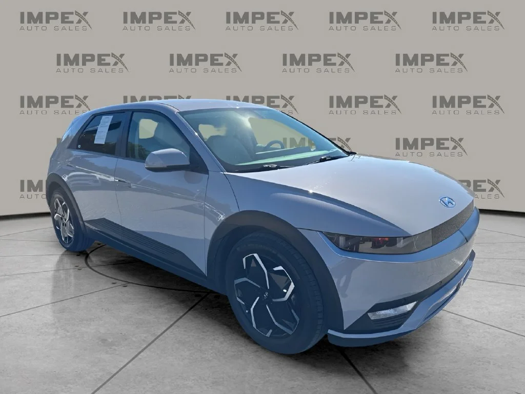 Used 2023 Gray Hyundai SEL image 7