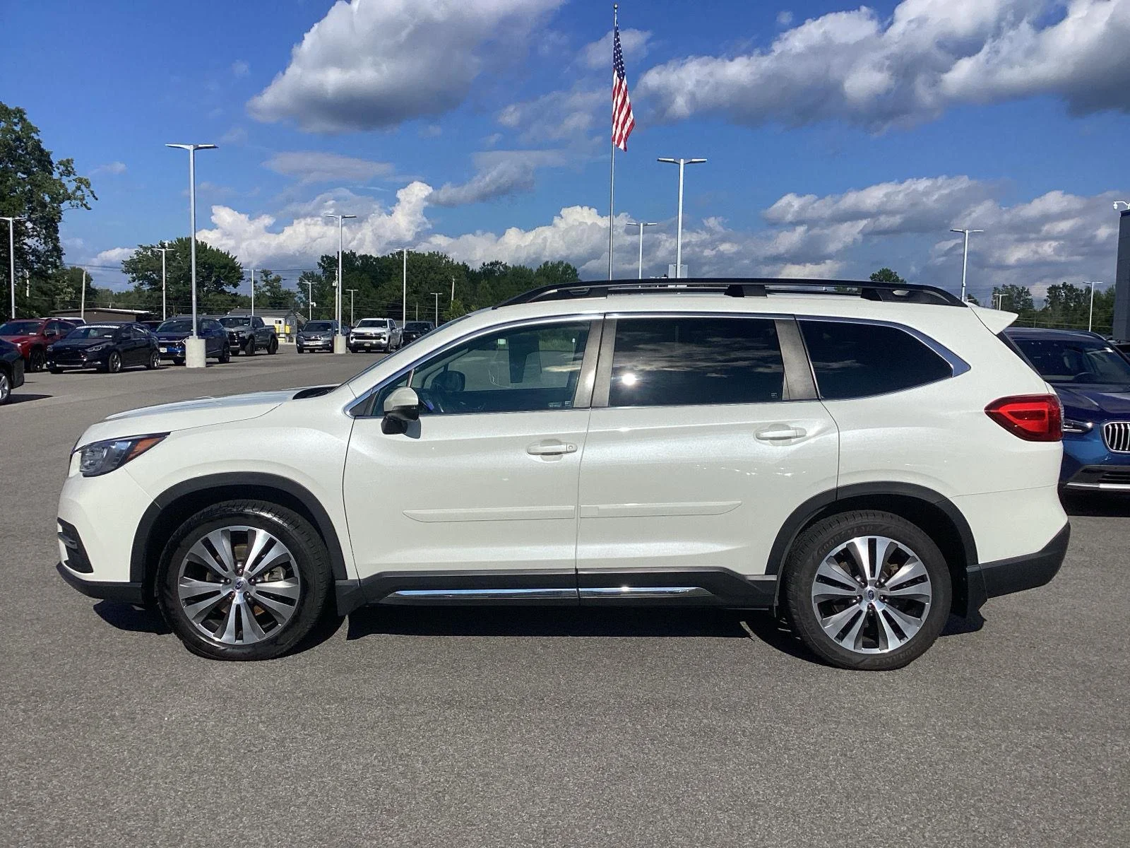 Used 2022 Crystal White Pearl Subaru Limited image 4