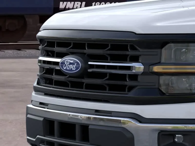 New 2026 Oxford White Ford XLT image 17