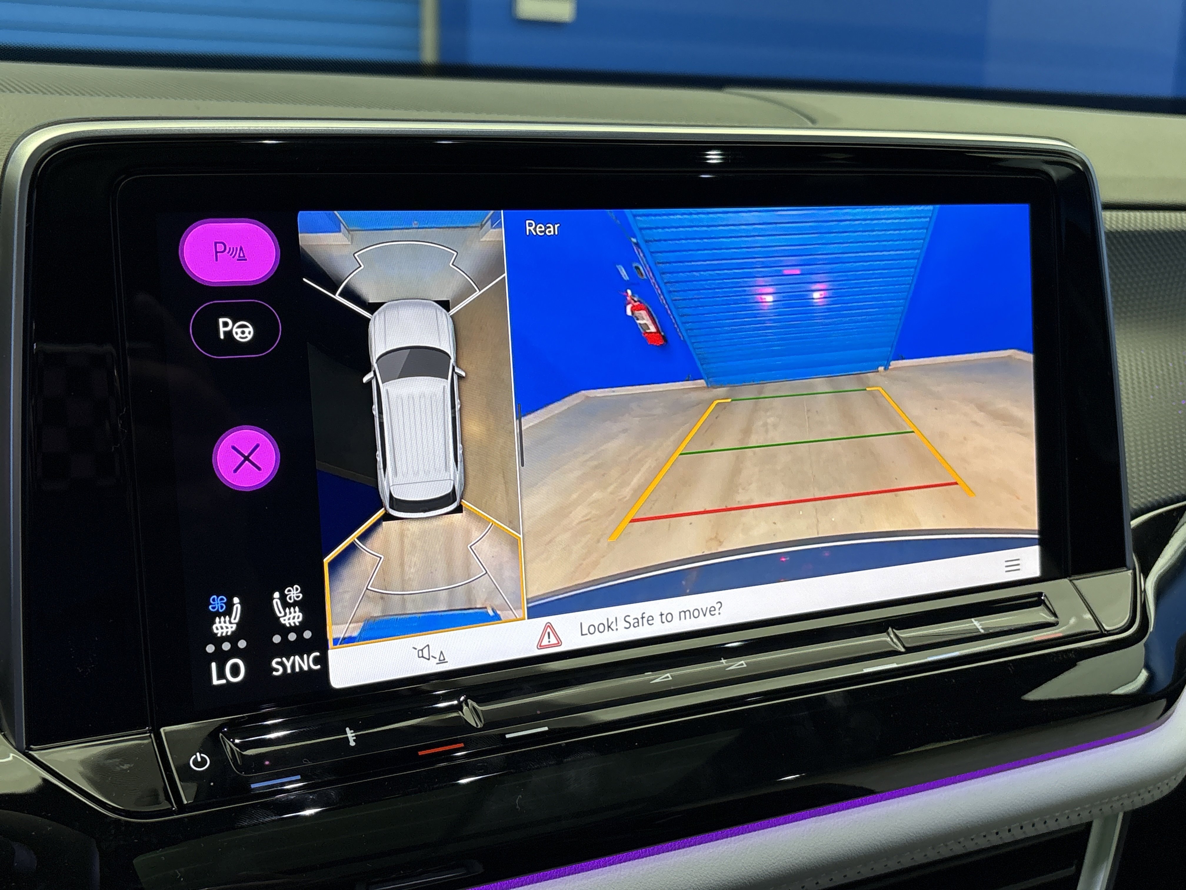 2025 Volkswagen Atlas Cross Sport SEL Premium R-LINE - Photo 20