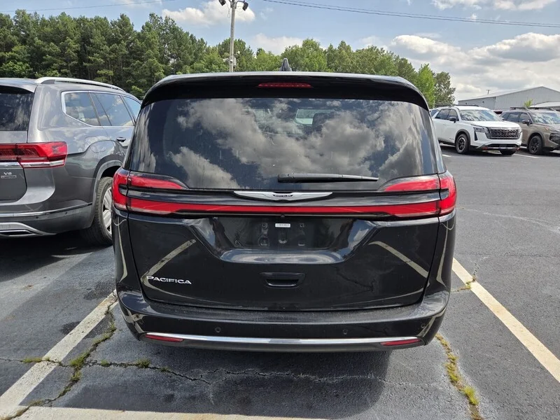 Used 2024 Diamond Black CHRYSLER TOURING L image 8