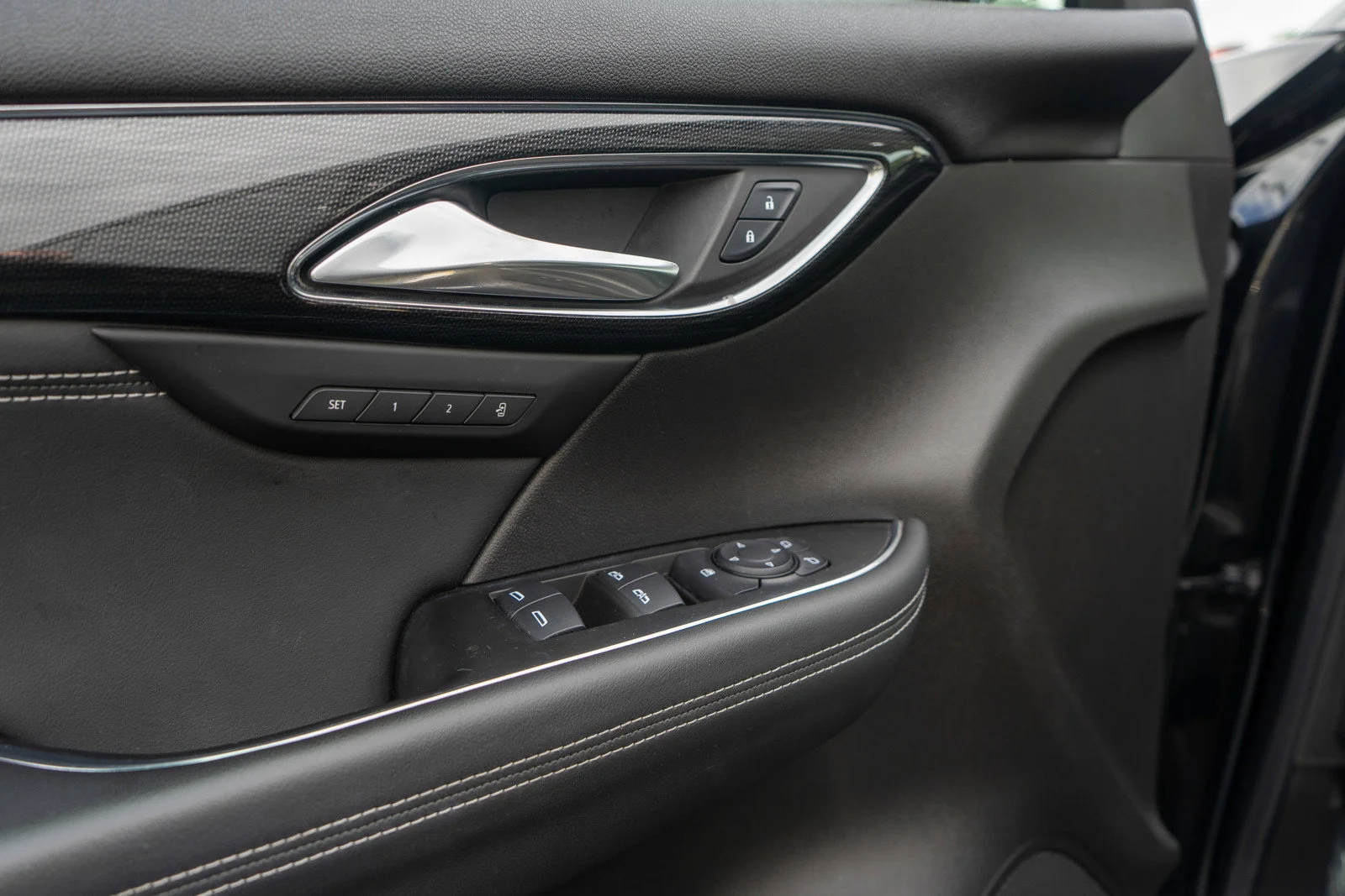 Used 2021 Ebony Twilight Metallic Buick Essence image 15