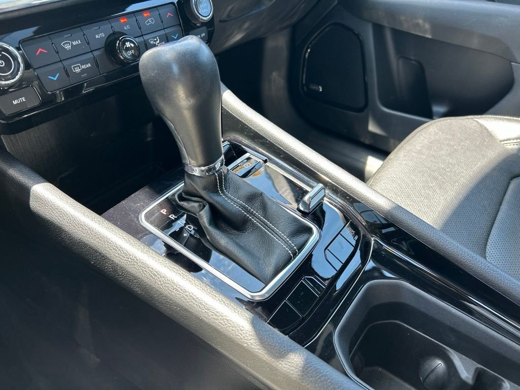Used 2022 Silver Jeep Limited image 37