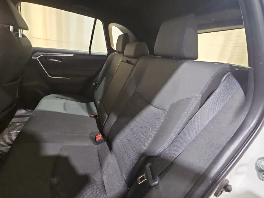 Used 2023 Wind Chill Pearl Toyota Hybrid SE image 12