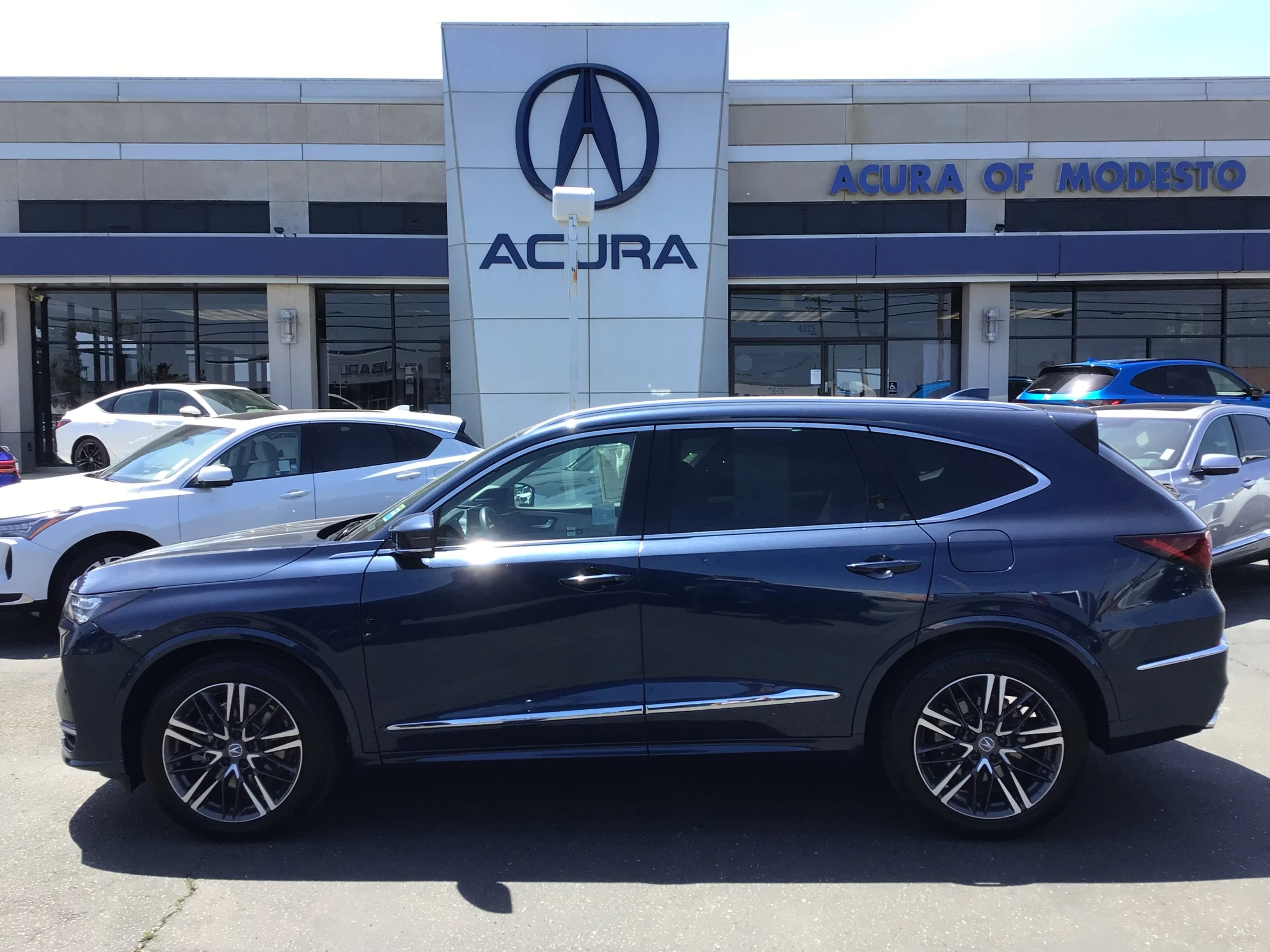 2025 Acura MDX SH-AWD w/Advance Package's photo