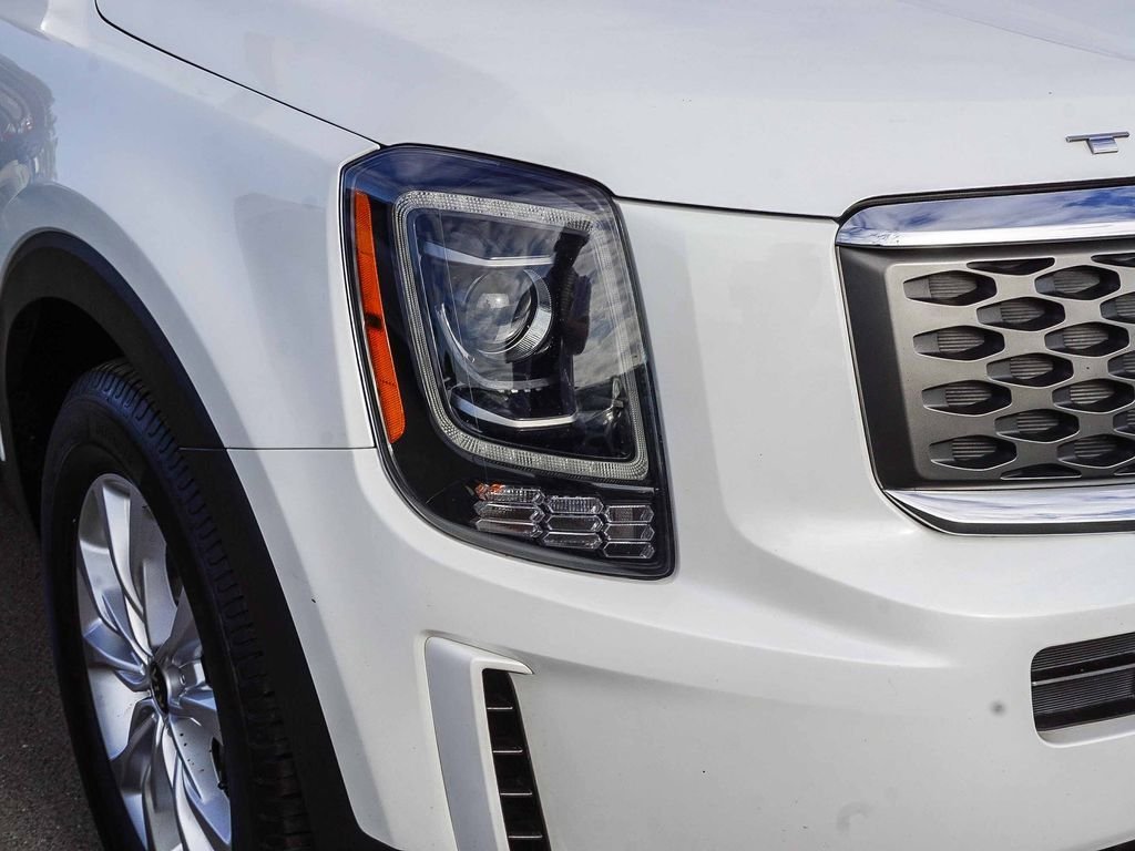 Used 2020 White Kia LX image 10