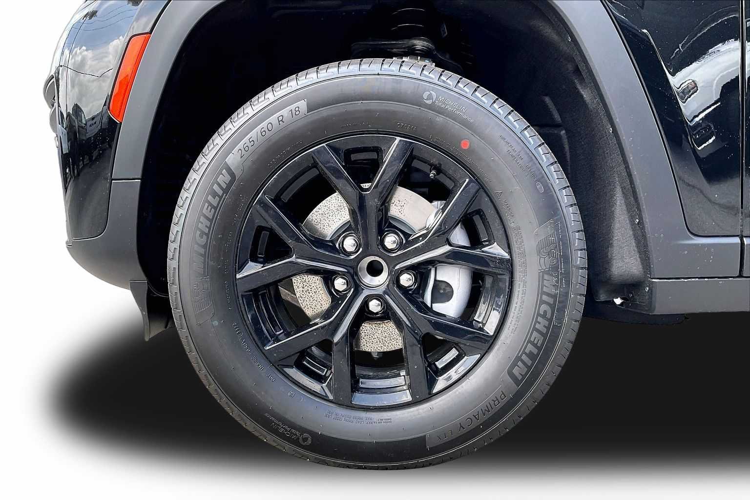 New 2026 Diamond Black Crystal Pearl-Coat Exterior Paint Jeep Laredo Altitude image 8