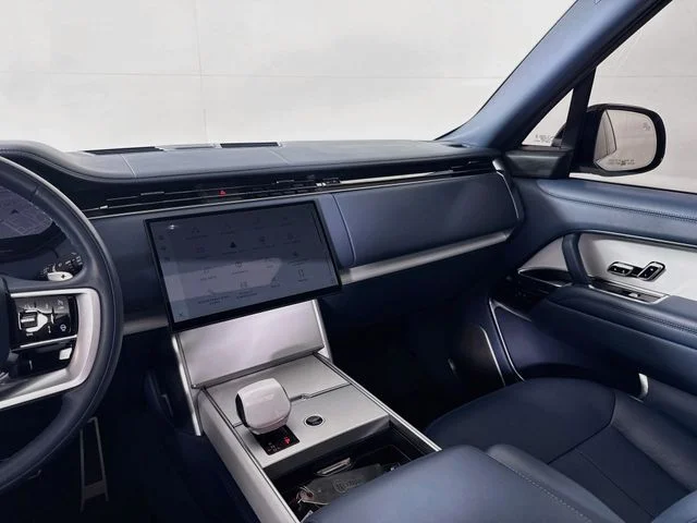 Certified Used 2025 White Land Rover SV image 26