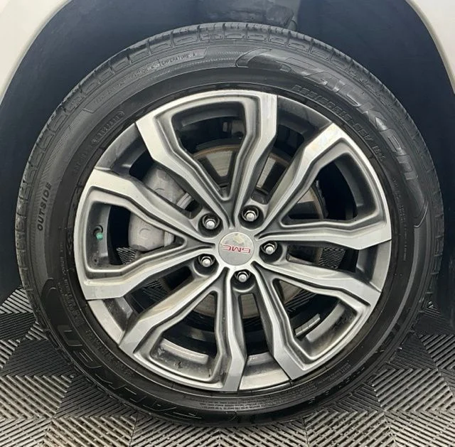 Used 2020 White GMC Denali image 22