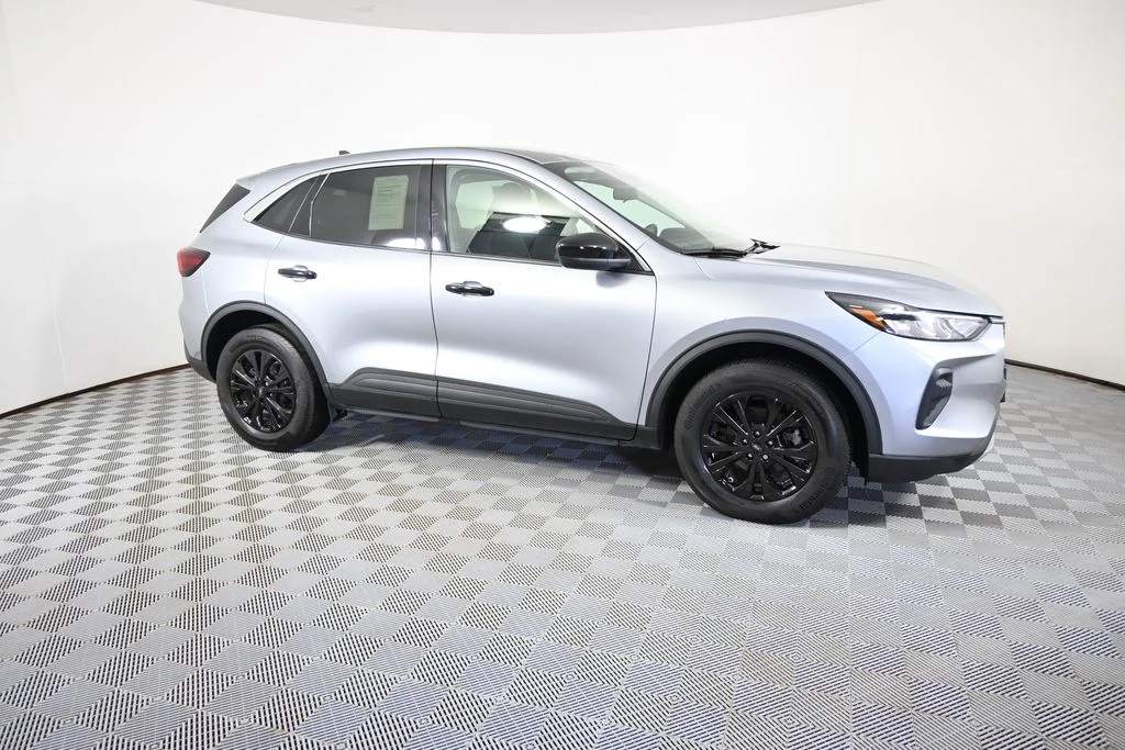 Used 2023  Ford Active image 8