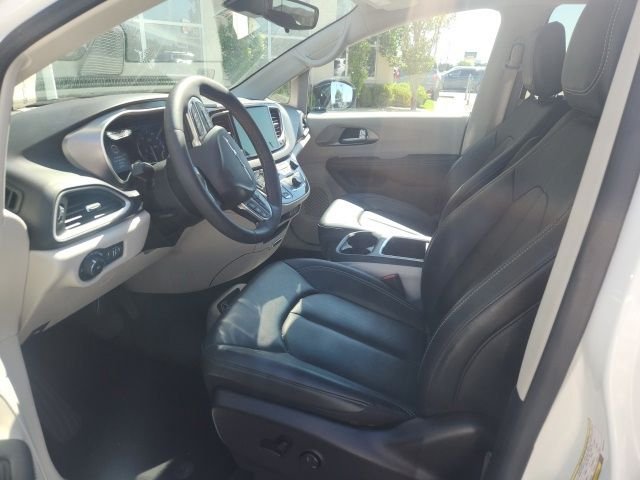 Used 2024 White Chrysler Touring L image 2