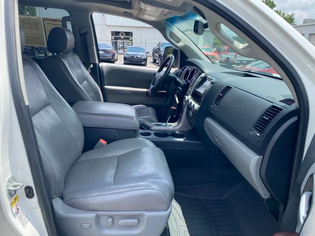 Used 2012 White Toyota Platinum image 16
