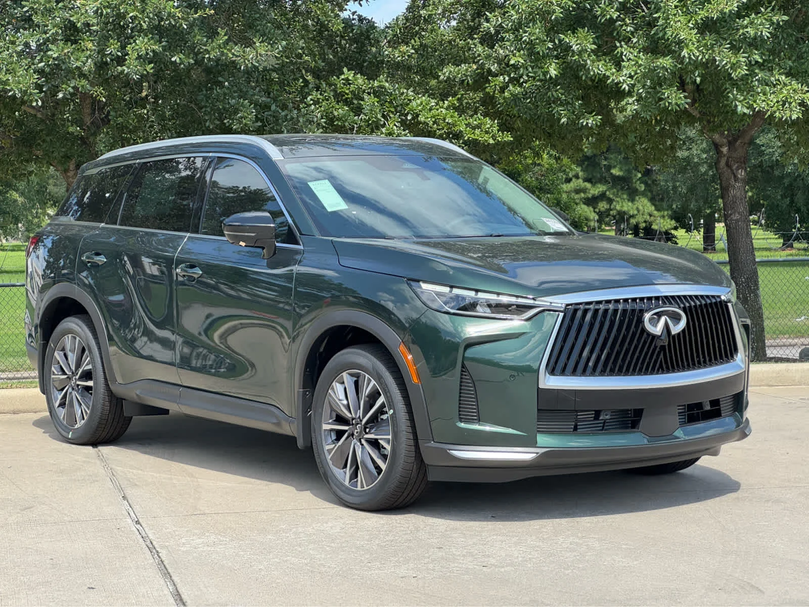 New 2027 DEEP EMERALD INFINITI Luxe AWD image 2