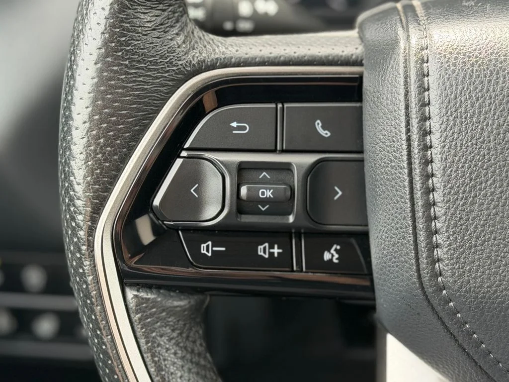 Used 2023  Toyota Limited image 11