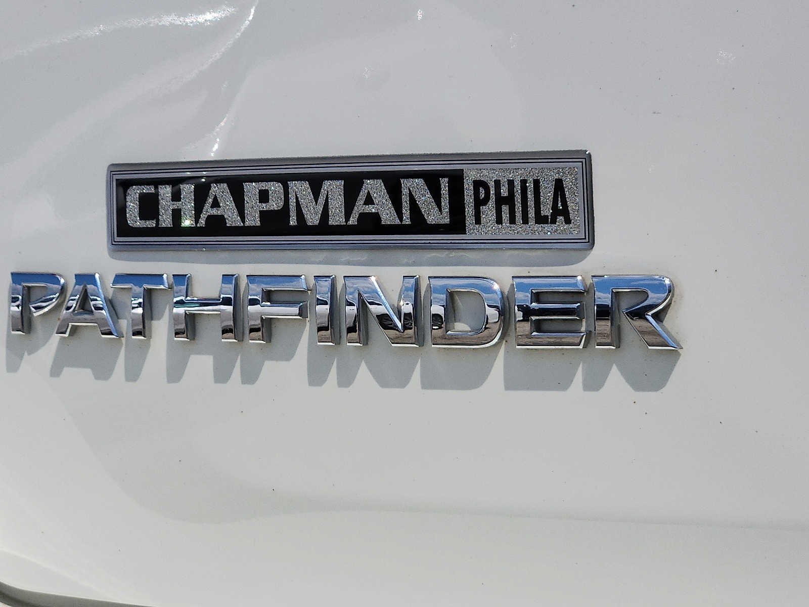 Used 2019 White Nissan S image 33
