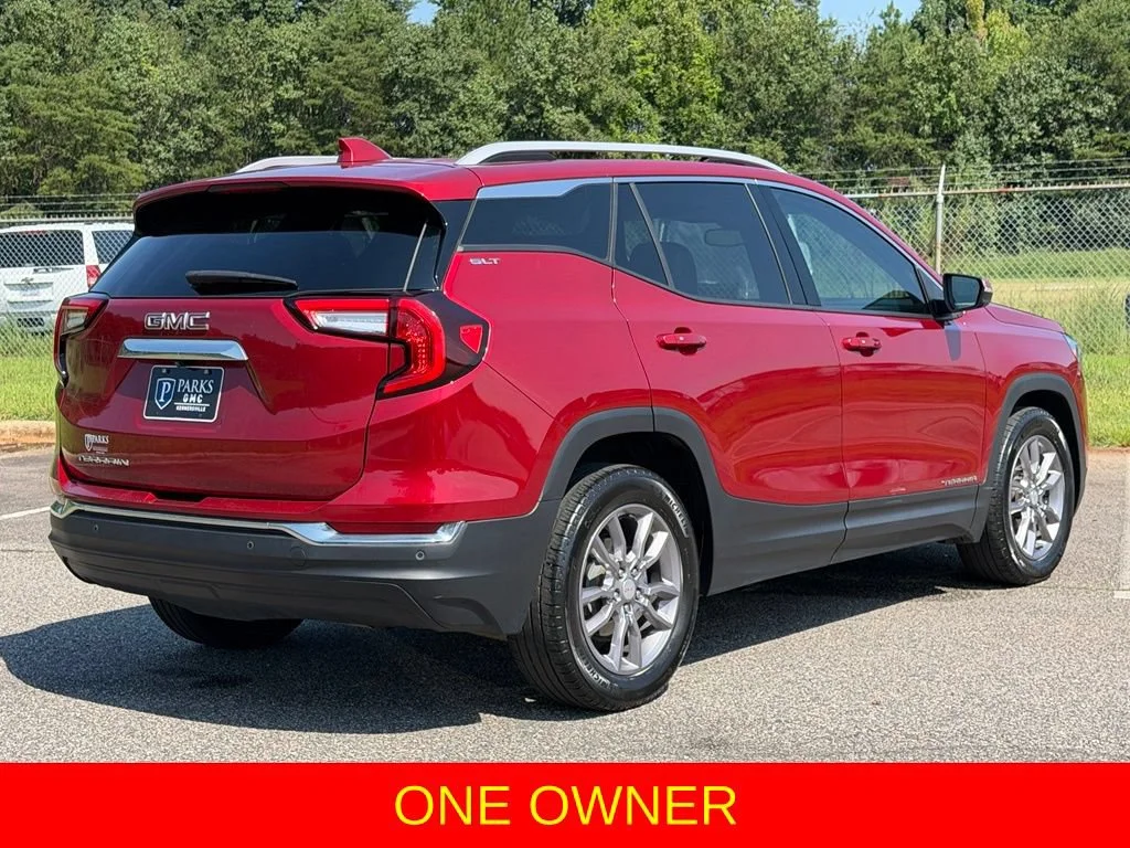Used 2023 VOLCANIC RED TINTCOAT GMC SLT image 2
