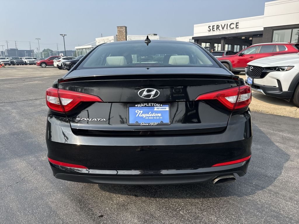 Used 2017 Hyundai Sonata SE with VIN 5NPE24AF7HH467439 for sale in Countryside, IL