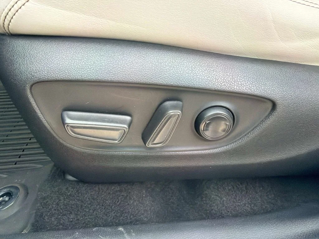 Used 2022 Silver Toyota XLE Premium image 20
