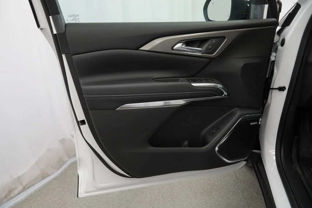 New 2027 Summit White Chevrolet LT image 23
