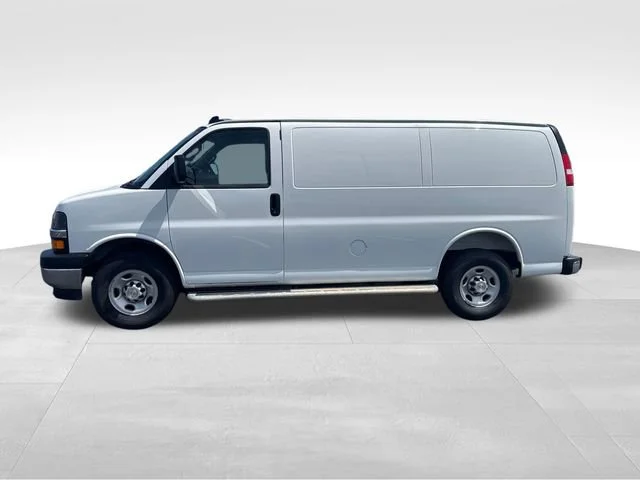 Used 2025 Summit White Chevrolet WT image 2