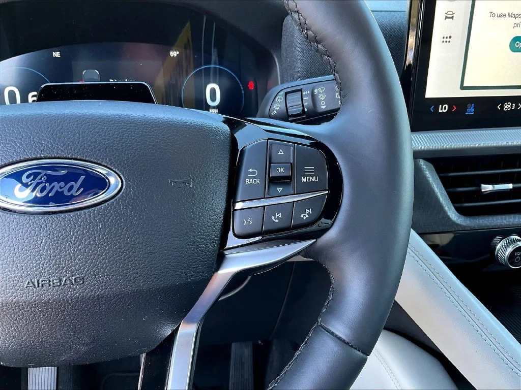 New 2027 Star White Metallic Tri-Coat Ford Platinum™ image 21