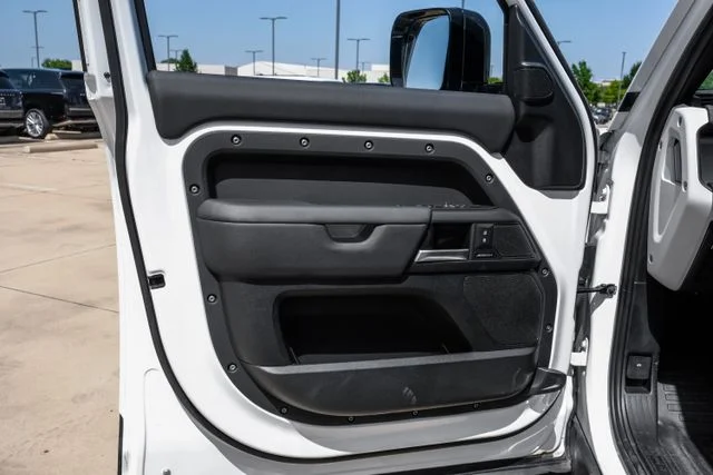 Used 2025 White Land Rover S image 50