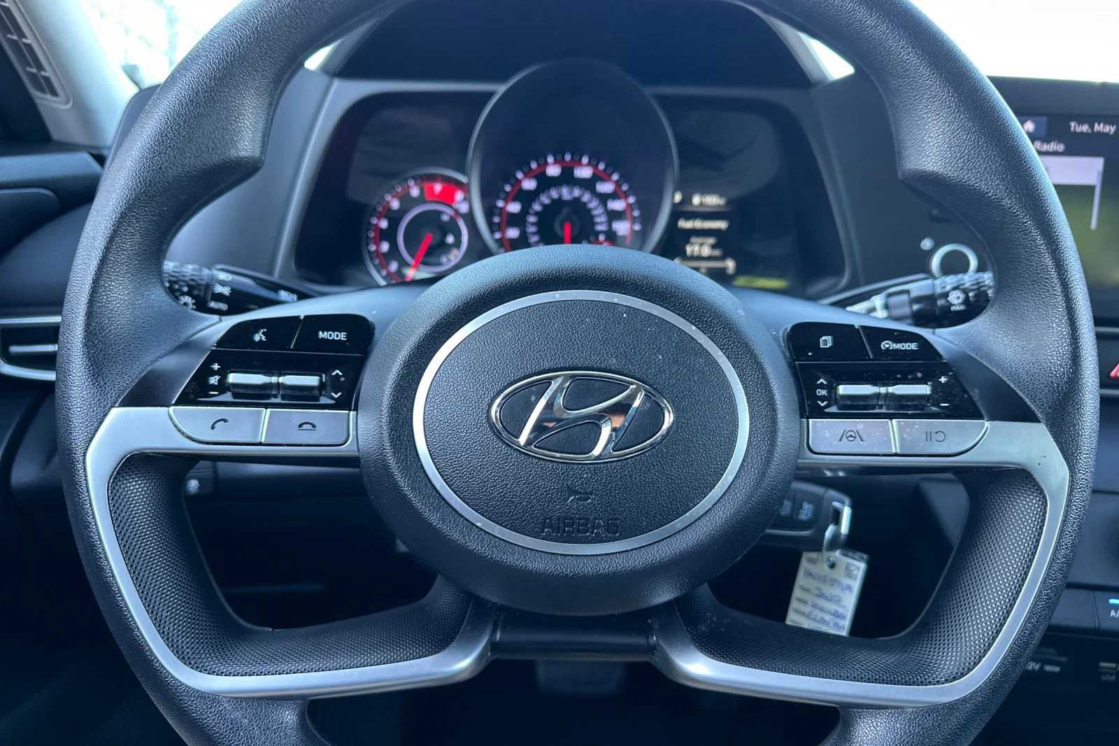 Used 2022 Phantom Black Hyundai SE image 21