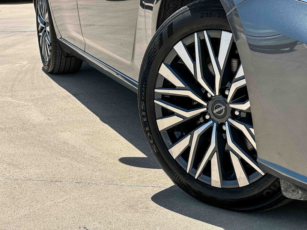 2025 Nissan Altima SV - Photo 9