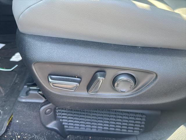 Certified Used 2025 WIND CHILL PEARL Toyota  image 7