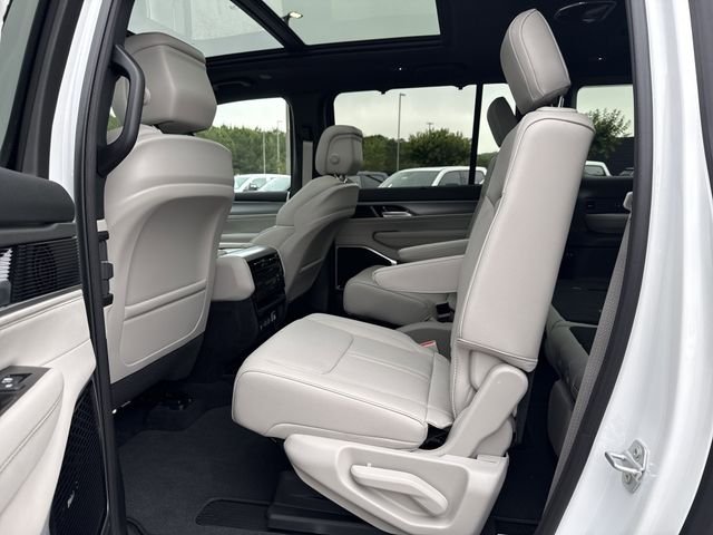 New 2026 White Jeep Limited Reserve image 22