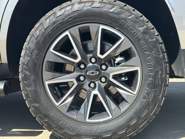 Used 2023 Gray Chevrolet Z71 image 8