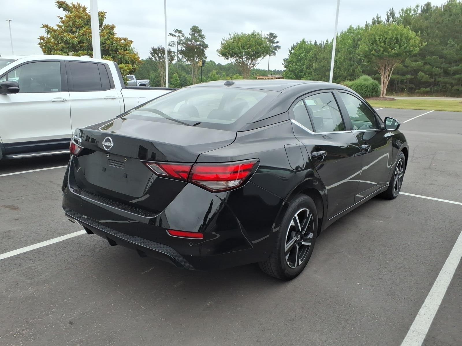 Used 2025 Super Black Nissan SV image 4