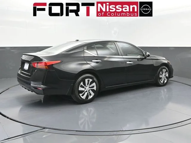 Used 2020 Black Nissan 2.5 S image 7